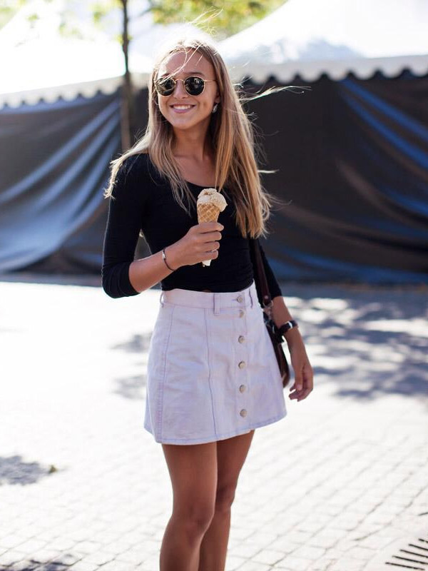 button-skirt-street-style-black-blouse